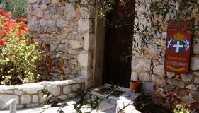 Charouda stone tower xenonas - Foto 2