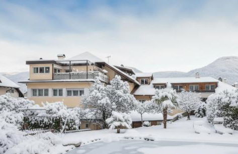 Kreuzwegerhof Nals - Historic Nature Stay with Pool near Meran & Bozen - Photo 7