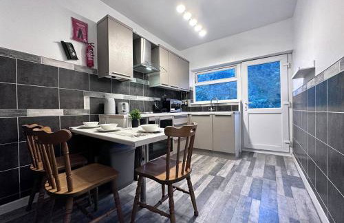 Rustic Rhondda Retreat w Hot Tub & Sauna - Ystrad - Foto 16