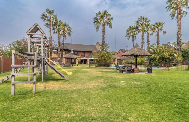 Exquisite 2 Bedroom Garden Townhouse in the Heart of Fourways - Photo 34