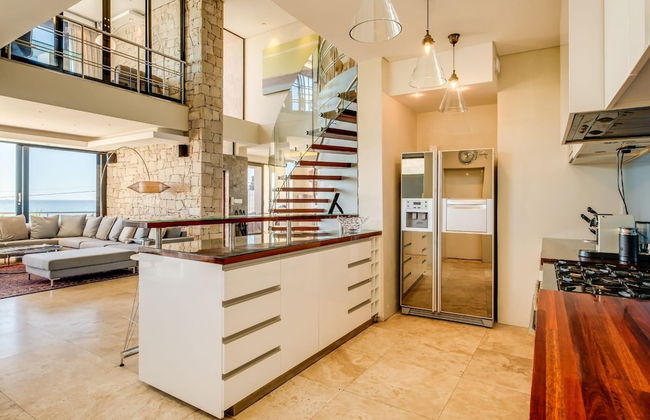 Multi-level Family Villa w Private Pool Views Lions Crest - Foto 8