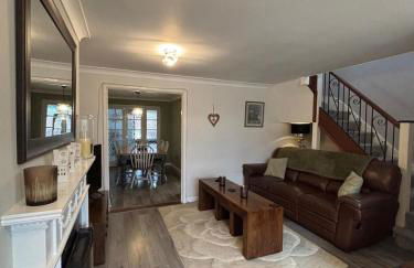 Alverstoke Manor - family home with pool table - Photo 5