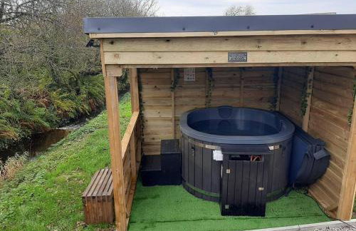Min yr Afon - Cabin - Sleeps 2 - Hot Tub - Parking - Foto 60