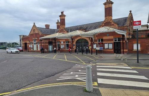 Modern 2 Bed Apartment, Desborough, Kettering, Sleeps 5, Free Parking, WIFI, Ideal for Contractors, Professionals, Families and Relocations - Photo 30