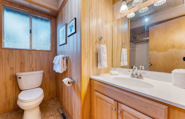 Lundy Bearden Serene Tahoe Retreat With Deck Fireplace and Forest Views - Foto 31