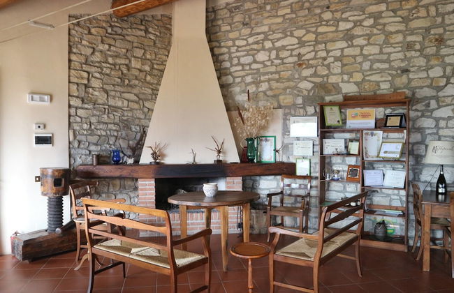 Agriturismo Poggio di Montepescoli - L'aia - Foto 18