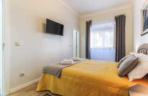 Vita Portucale ! Moscavide Casa Branca w/ Terrace - Photo 3