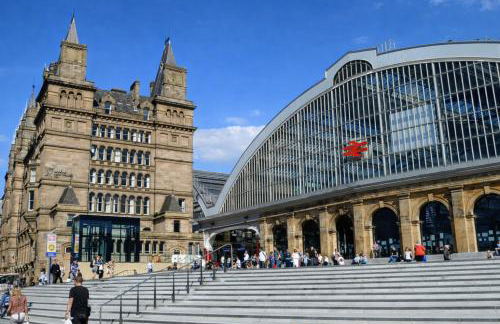 Central Apt - Sleeps 6- Steps to Bars & Restaurant - Foto 19