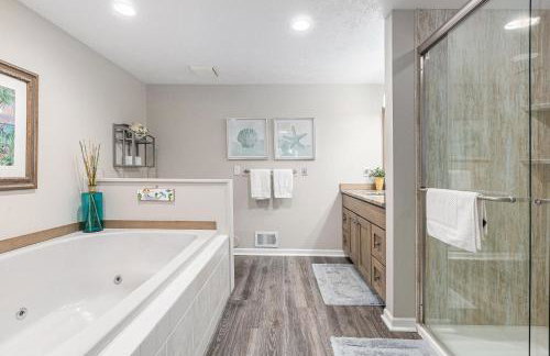 Scenic AGaMing Escape Torch Lake Views and Golf - Foto 27