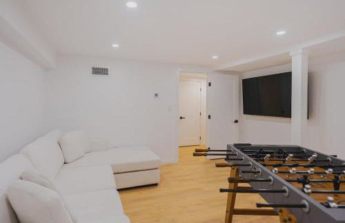 Luxury 3BD Short Walk to Airport - Foto 26