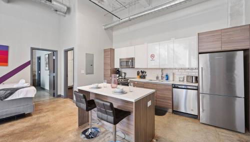 Stunning Downtown Apartment with Pool, Laundry, Parking - Foto 4