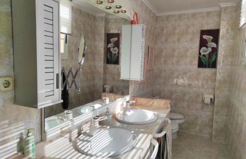 Terrace & Sea Views in Cullera - Photo 26