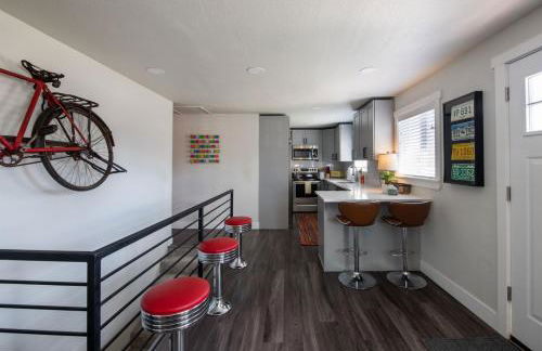 Mid-Century Modern Home - Hot Tub and Game Room - Foto 26