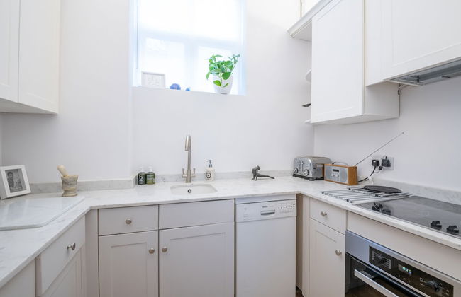 Classic Belgravia Home by Victoria Station by Underthedoormat - Photo 11