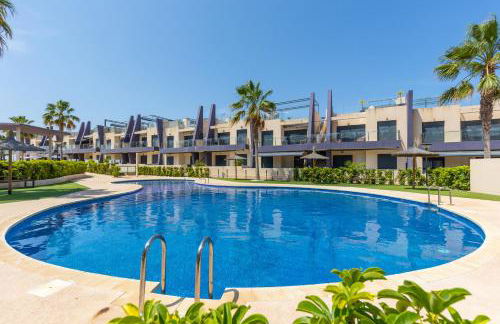 2BD Coastal Gem with Pool & Terrace - Torre de la Horadada - Foto 1