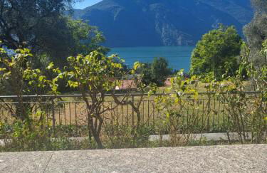 Casa Intignano - Camera con bagno e portico vista lago - Foto 7