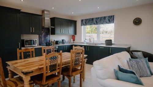 Cosy wee cottage -modern, open plan, parking, EV - Foto 3