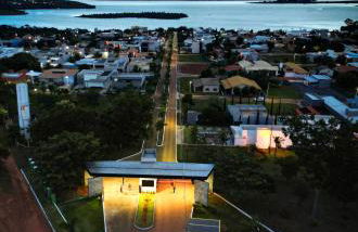 Casa Frente ao Lago com Piscina Aquecida no Melhor Condomínio - Foto 11