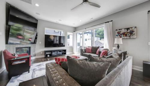 City Views - Walking Distance to Panthers Stadium - Photo 5