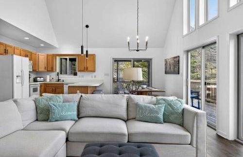 Bright Mountain Cabin with Game Room & Golf Course Views Near Hedgesville, West Virginia - Foto 8