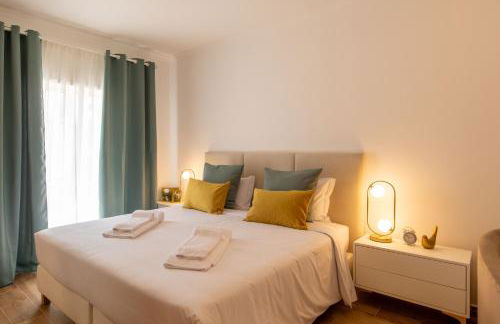 Luxuosa Villa com Piscina, Garagem e Vista Mar - Foto 8