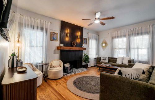 Sanctuary on 3rd - Walk to UF , Parking , Grill - Photo 2