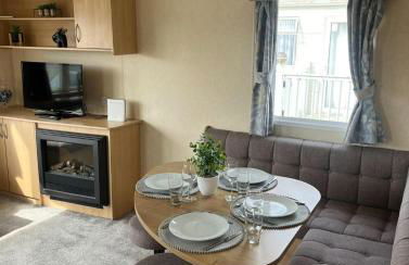 3 Bedroom Caravan - Sleeps 8 - Parking, Wifi, Pool - Foto 4