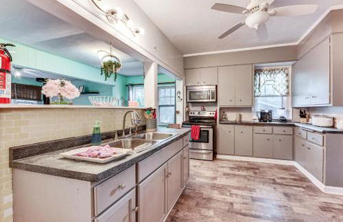 6 Mi to Naval Base Spacious Waukegan Home with Yard - Foto 7