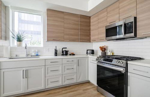 Balcony View and King Beds Walk to Golden 1 Center - Foto 69