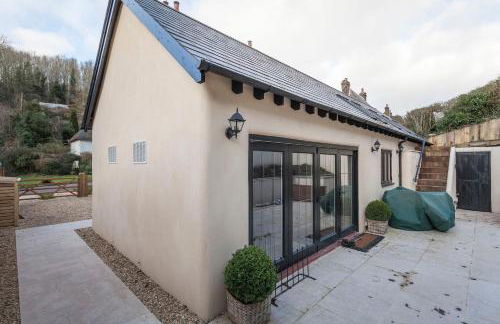 Three Little Pigs Luxury Cottage - Photo 22