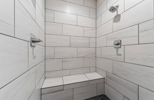 4BR Home with 4 Private Bathrooms 20 Min from Airport - Foto 38