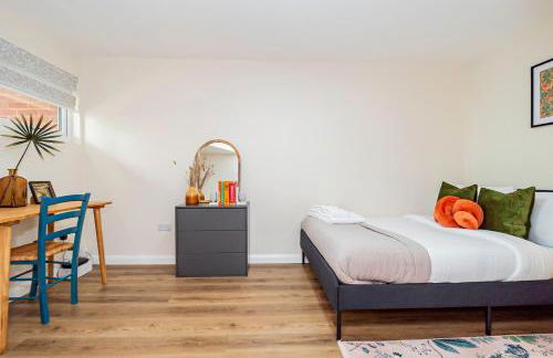 Modern 3-Bedroom 2-Bathroom Flat with Garden at Hanwell - Foto 10