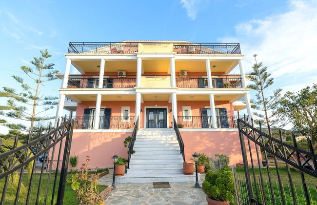 Regina Apartments - Photo 1