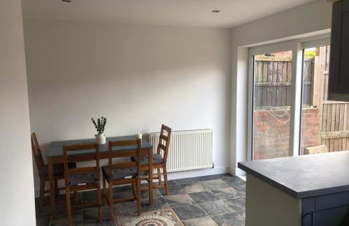 Well presented 3 Bed House- 9 Guests - Great for Leisure stays or Contractors -NG8 postcode - Foto 10