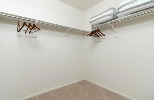 Spacious Family Oasis ~ PoolTable ~ Backyard ~ Pkg - Foto 15