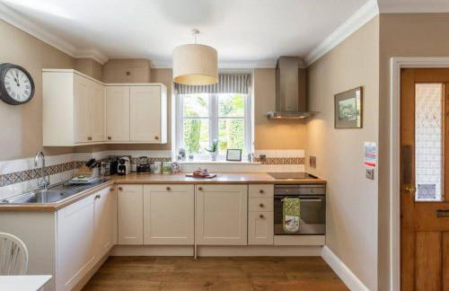 Gardeners Cottage - Photo 2