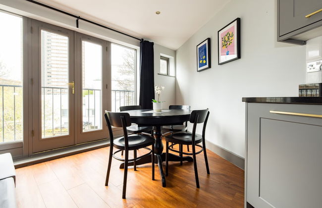 Spacious 2 Bed - Battersea High Street - Photo 19