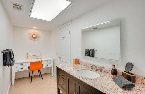 Waterfront Getaway on Lake Elsinore with Swim Spa - Foto 23