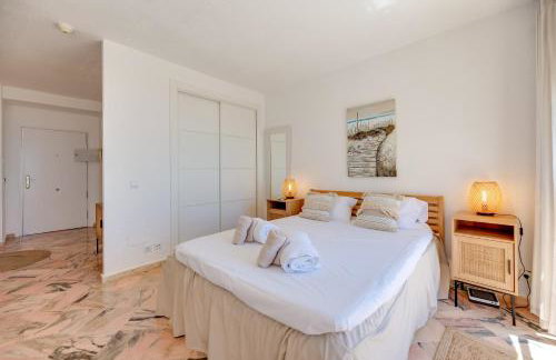 Sea Front Beach Studio Apartment - Foto 14