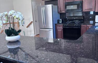 Luxury 3 BedRoom Apartment with Private Entrance plus Free Parking - Foto 40