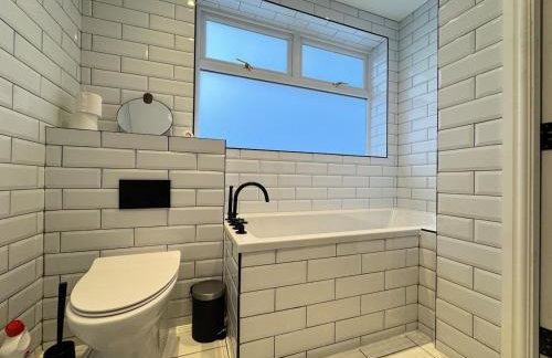 Modern 2 Bedroom Apartment - Near Hospital & Racecourse - Foto 39