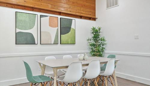 Gorgeous 4BR Holiday Home with Huge Yard and Pool - Foto 5