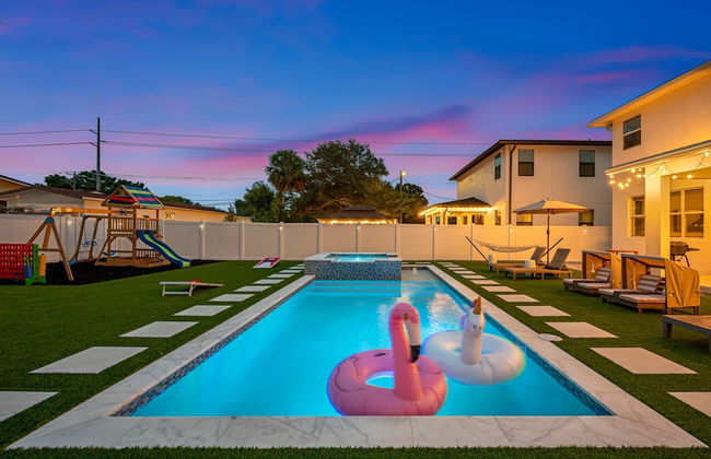 Luxury Home w Heated Pool, Gym, Playground & More! - Foto 33