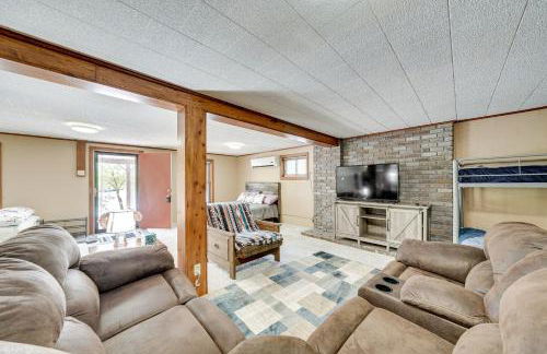 Waterfront Retreat on Raymond Gary State Lake - Foto 3