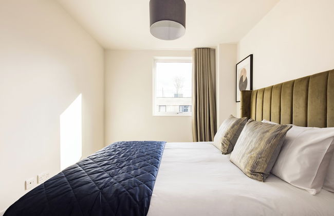 Leeds Centre by Charles Hope - Photo 5