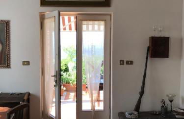 hilltop villa garden with great views - Foto 9