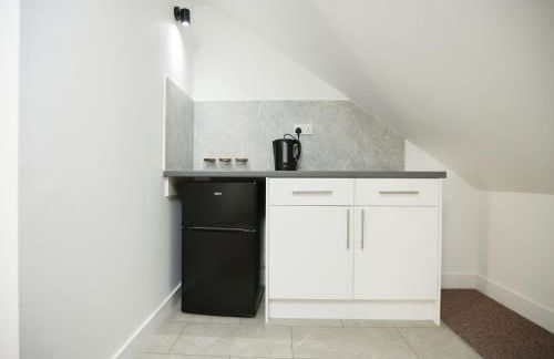 Gloucester Rd By N And N Stays, Newly Refurbed 6 Bed all ensuite house by N And N Stays Ltd, Perfect for contractors and Corporate stays, Close to YTL Arena Site, Pvt Parking for Vans and and work vehicles, Wifi - Foto 63