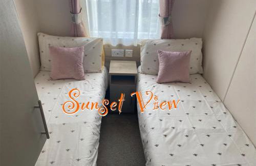 Tattershall Lakes Sunset View Caravan Lakeside, Hot Tub, Garden, Private Fishing Peg & WiFi - Foto 48