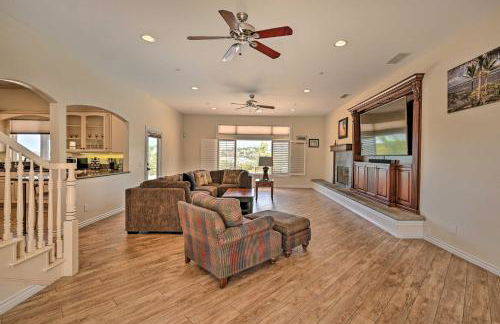 Luxe Vista Getaway with Private Pool and Hot Tub! - Foto 7