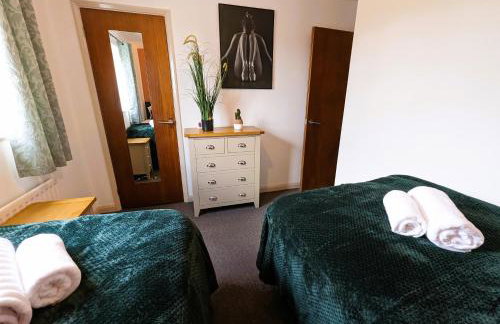 6 Guests * 4 Bedroom * Free Wi-Fi - Photo 7